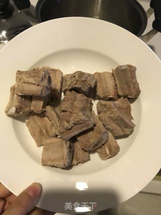 红烧排骨的做法步骤：1