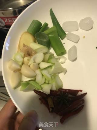 红烧排骨的做法步骤：3