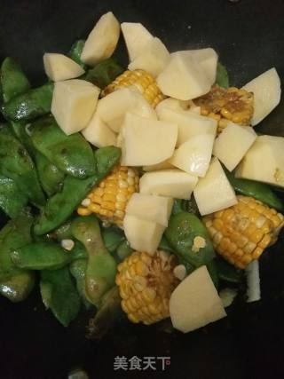 乱炖_豆角炖土豆玉米的做法步骤：9