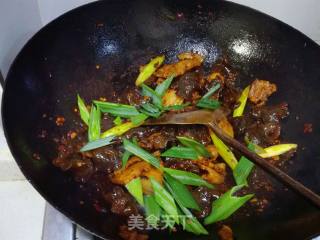 木耳回锅肉的做法步骤：17