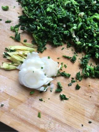 春来野菜香之番茄荠菜肉丸汤的做法步骤：7