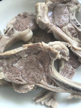 羊排萝卜煲的做法步骤：4
