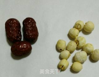 红枣银耳莲子汤的做法步骤：1
