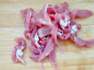 菜花炒肉的做法步骤：2
