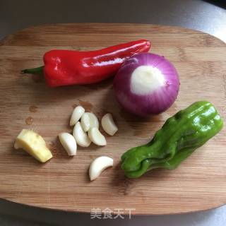 洋葱烧黄鳝的做法步骤：2