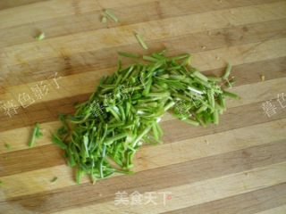 蒜苗炒窝头的做法步骤：2