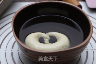 碱水面包的做法步骤：8