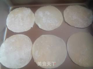 饺子皮披萨的做法步骤：1