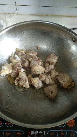 木耳烧鸡块（新派菜）的做法步骤：7