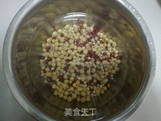 红豆薏米大枣豆浆的做法步骤：4