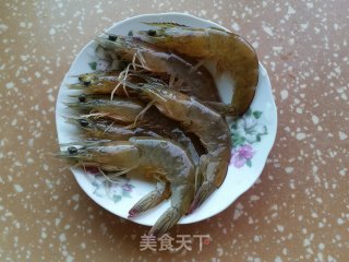 红烧大虾的做法步骤：1