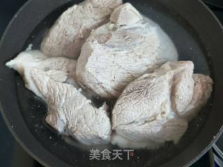 蒜泥手撕肉的做法步骤：1