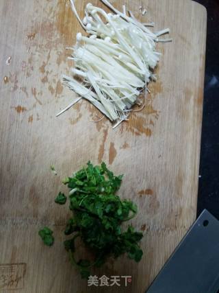 金针菇萝卜丸子汤的做法步骤：3