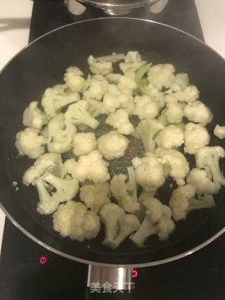 腊肉炒花菜的做法步骤：2