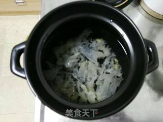 蔓越莓银耳汤的做法步骤：2