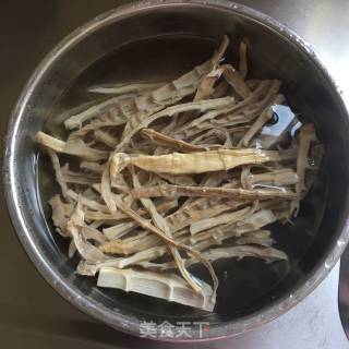 笋干焖肉的做法步骤：2