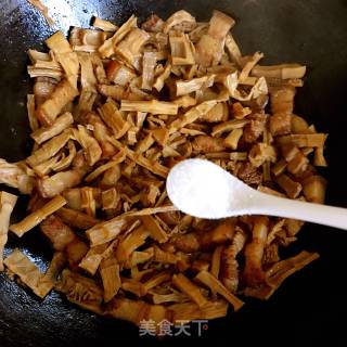 笋干焖肉的做法步骤：8