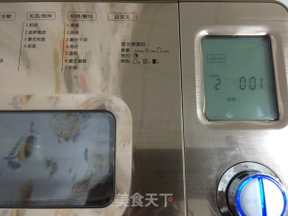 火腿培根薄底披萨的做法步骤：3