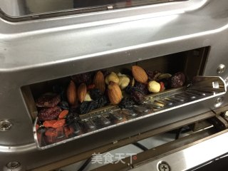 奶茶坚果吐司，一键式的美味的做法步骤：3