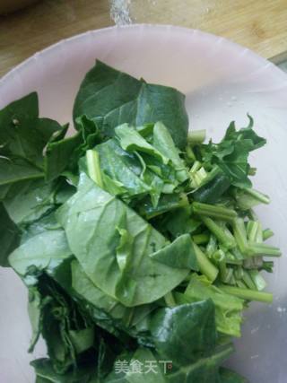 菠菜炖土豆的做法步骤：2