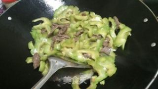 苦瓜炒牛肉的做法步骤：6