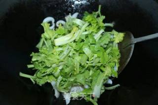 芹菜炒目鱼的做法步骤：3