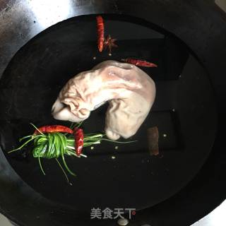 红油猪肚的做法步骤：1
