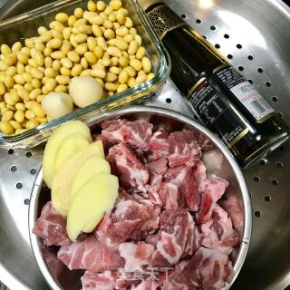 红烧黄豆排骨的做法步骤：1