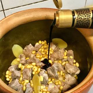 红烧黄豆排骨的做法步骤：7