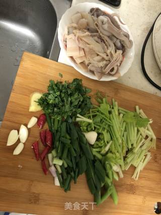辣炒芹菜雙魷的做法步骤：1