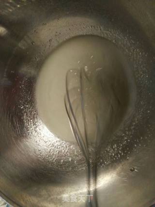 八寸戚风蛋糕的做法步骤：1