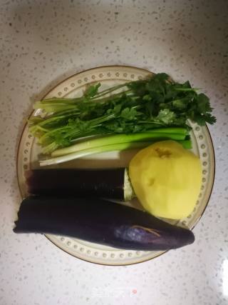 农家:茄子拌土豆的做法步骤：1