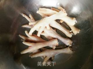 辣爆凤爪的做法步骤：1