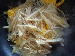 千张金针菇煮鸡蛋的做法步骤：5