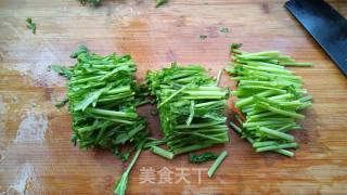 茼蒿炒磷虾的做法步骤：2