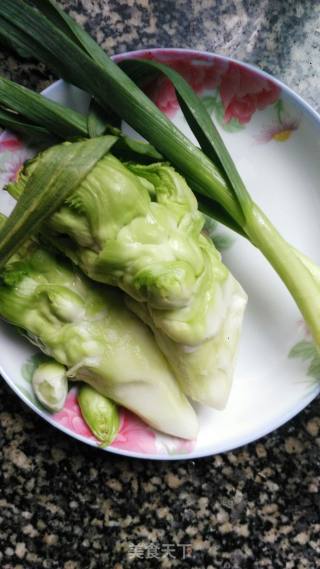回锅肉炒儿菜的做法步骤：1