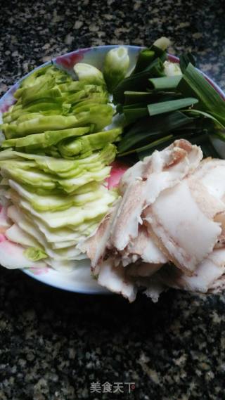 回锅肉炒儿菜的做法步骤：2