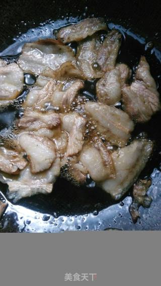 回锅肉炒儿菜的做法步骤：4