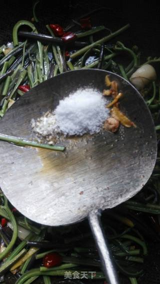 辣椒炒蕨菜的做法步骤：6