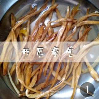 清炒酸萝卜条的做法步骤：1