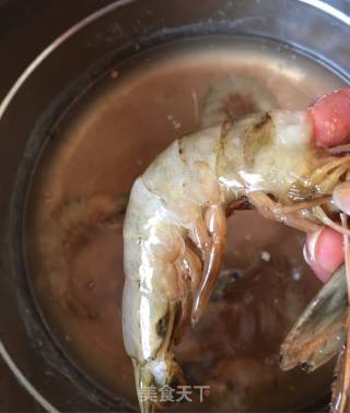 黑胡椒茄味虾仁的做法步骤：1