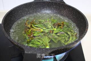 春天最时令——香椿煎蛋的做法步骤：4