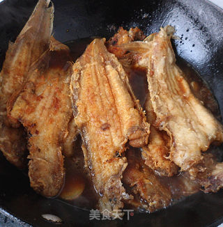 熬鳎目鱼贴饼子的做法步骤：8