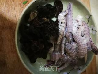 韭菜炒爬虾肉的做法步骤：2
