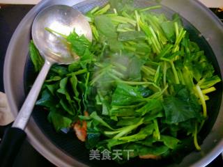 菠菜炒肉的做法步骤：3