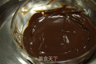 炼奶夹心草莓球的做法步骤：5