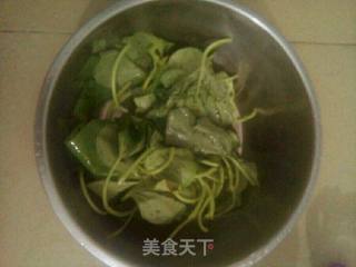 家常小炒---素炒薯叶的做法步骤：2