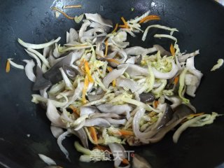 白菜炒平菇的做法步骤：8