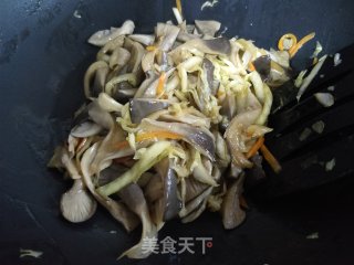 白菜炒平菇的做法步骤：9