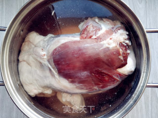 卤牛腱子肉的做法步骤：1